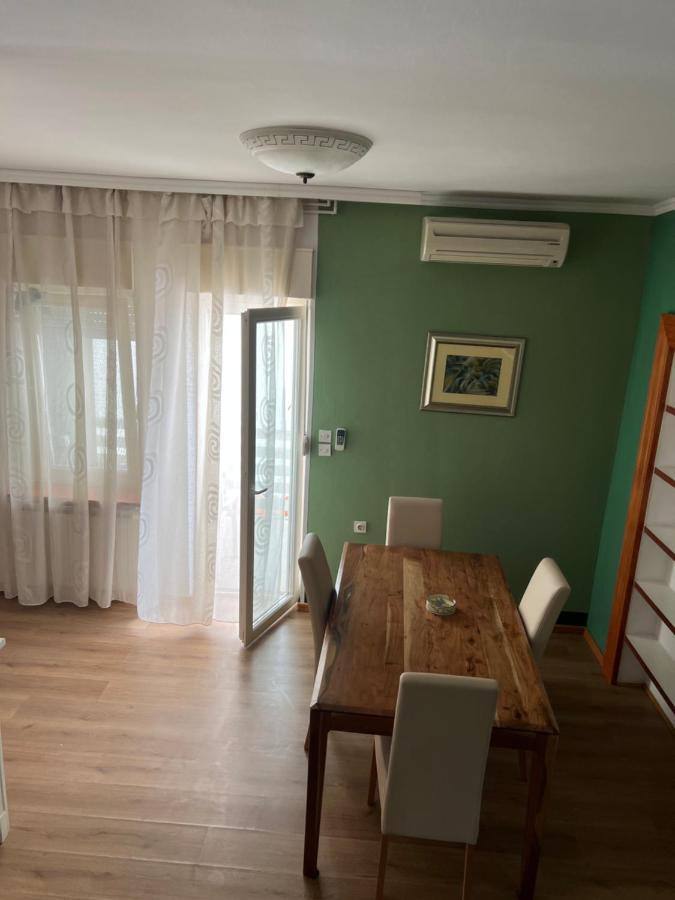 Apartments Lili Flora Zara Esterno foto